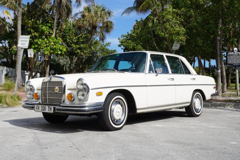 1972 Mercedes-Benz W108 & W109 sold for $8,700