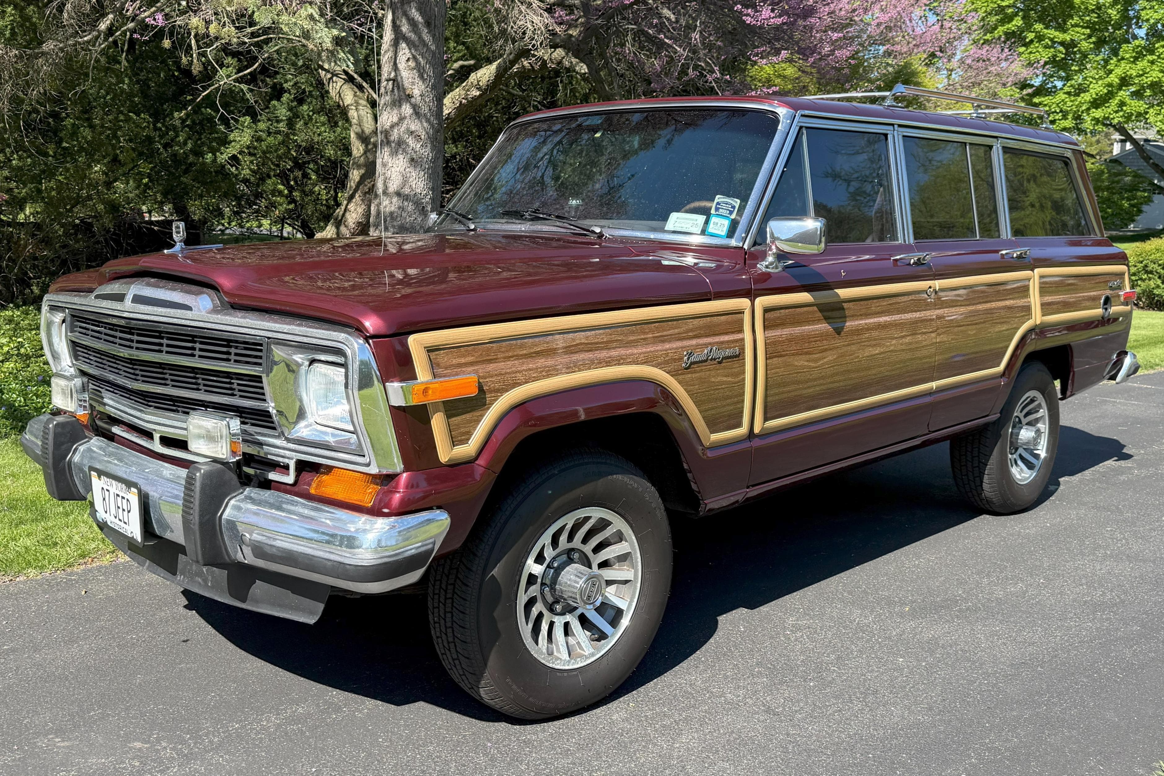 1987 Jeep Grand Wagoneer sold for $16,250