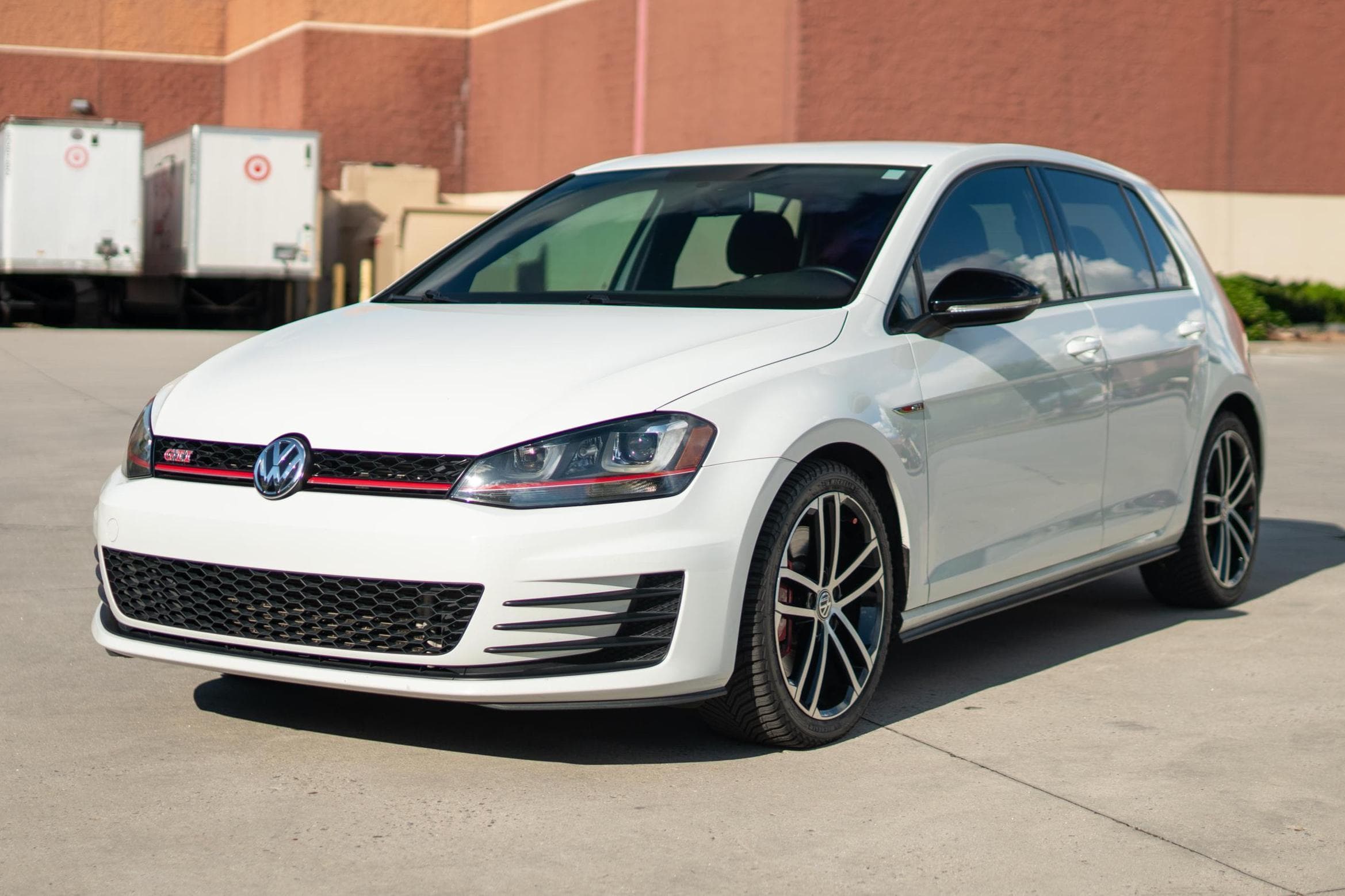 2017 Volkswagen Mk7 GTI sold for $17,752