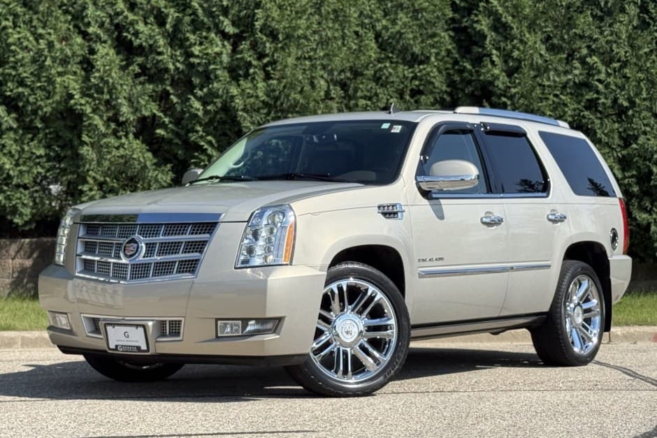 2011 Cadillac Escalade & EXT GMT900 (2007-2014) sold for $25,000