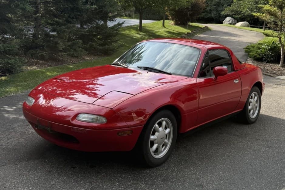 1990 Mazda NA MX-5 Miata sold for $9,500