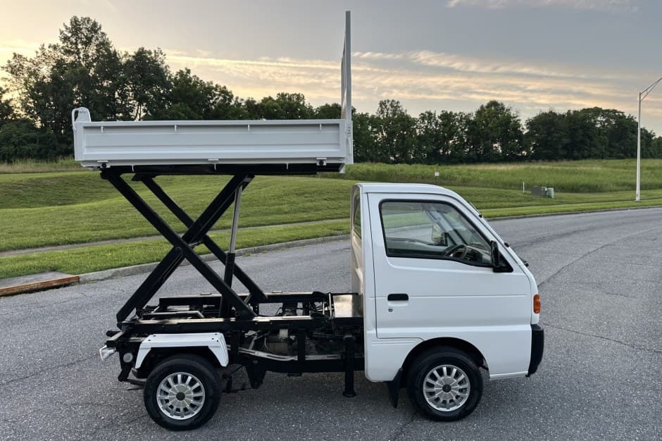 1997 Suzuki Carry sold for $12,100