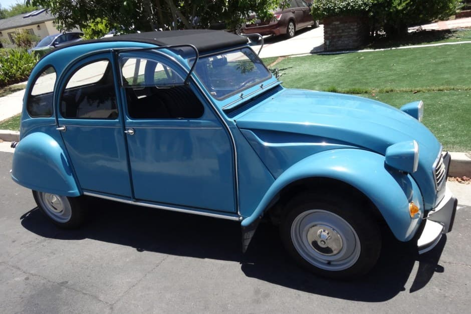 1974 Citroen 2CV sold for $11,000