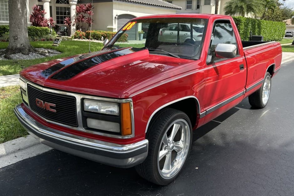 1988 GMC Sierra (GMT400 1988-2002) sold for $7,500