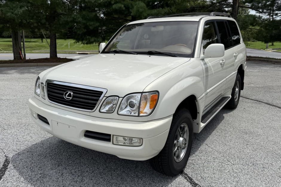 2001 Lexus LX470 sold for $13,995