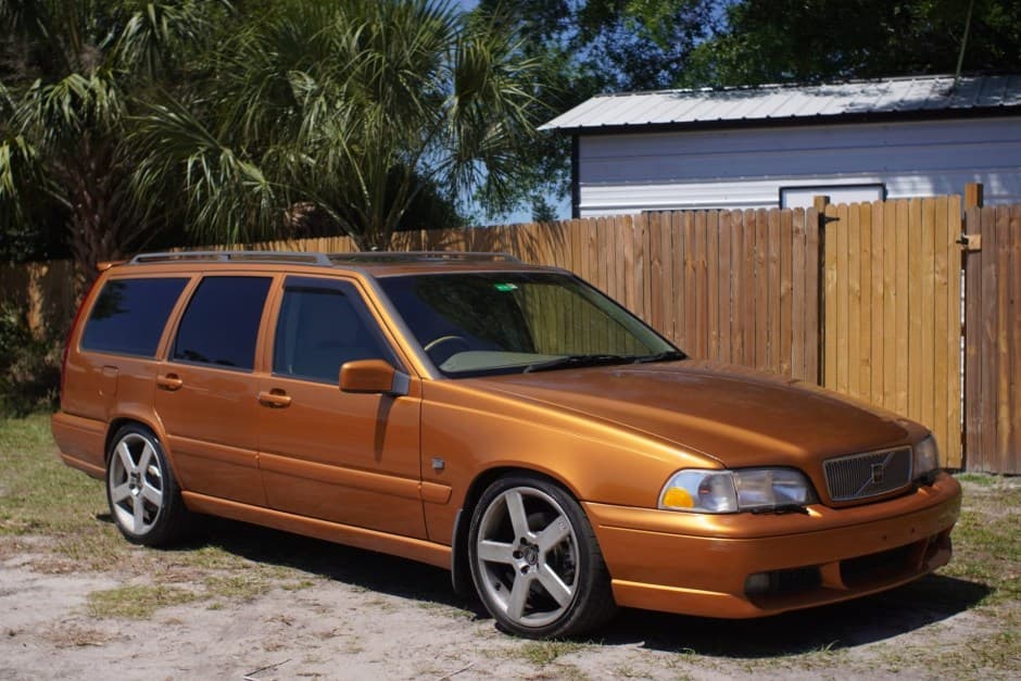 1998 Volvo V70R sold for $8,350