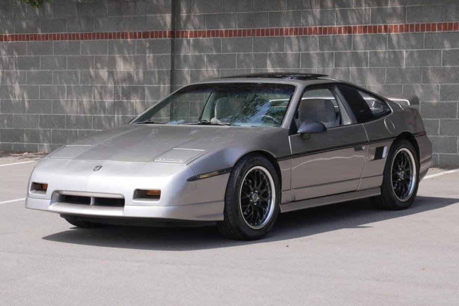 1988 Pontiac Fiero sold for $7,600
