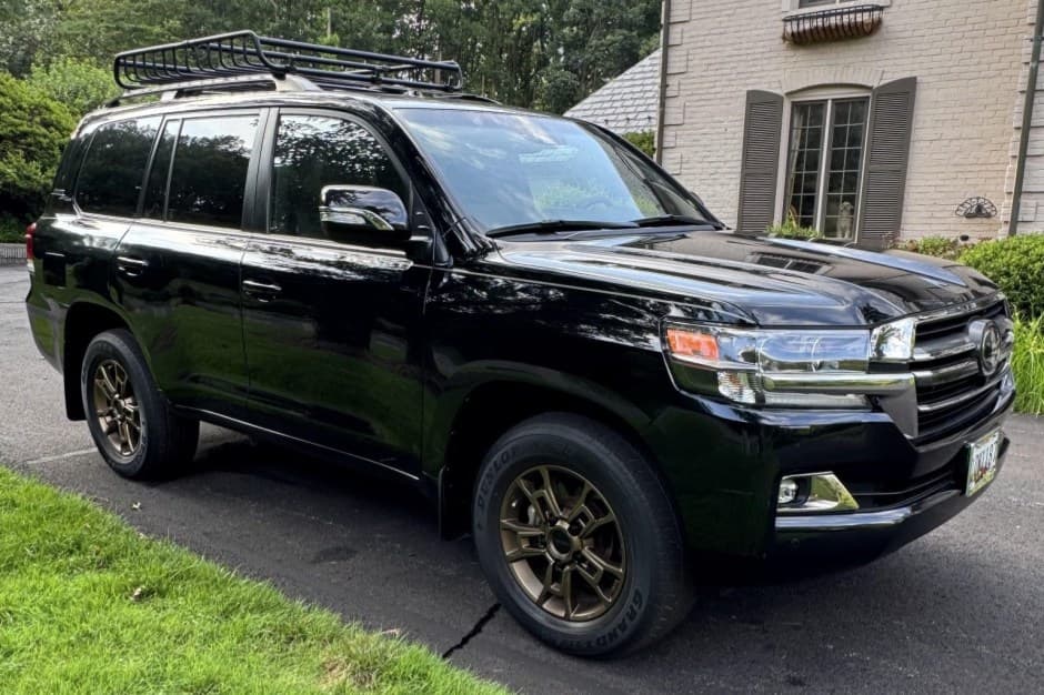 2021 Toyota Land Cruiser 200-Series sold for $126,000