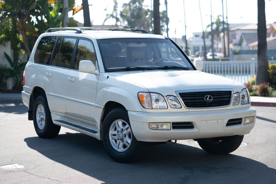 2000 Lexus LX470 sold for $9,300