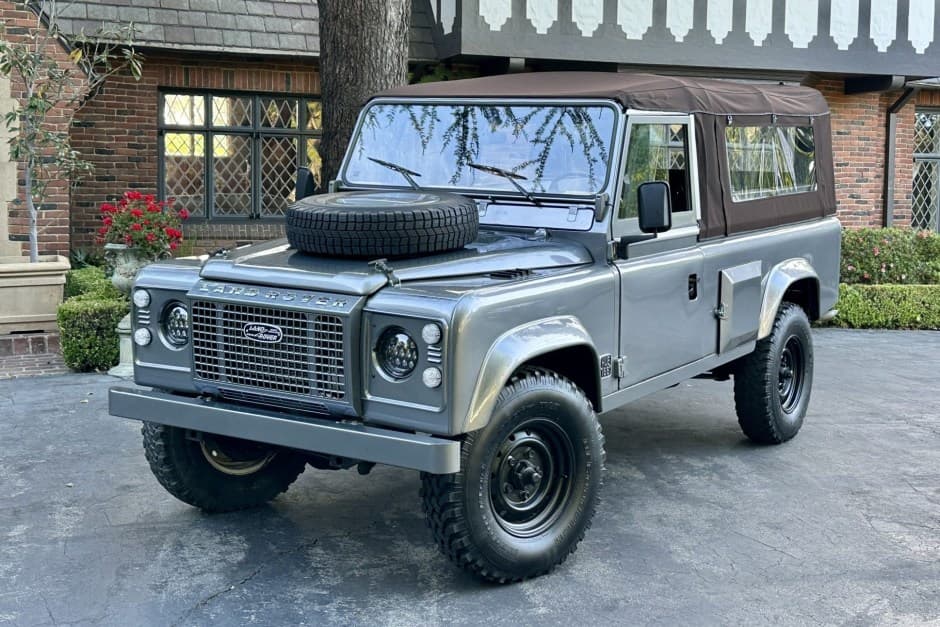 1986 Land Rover 110 / Defender 110 (Euro Spec) sold for $46,000