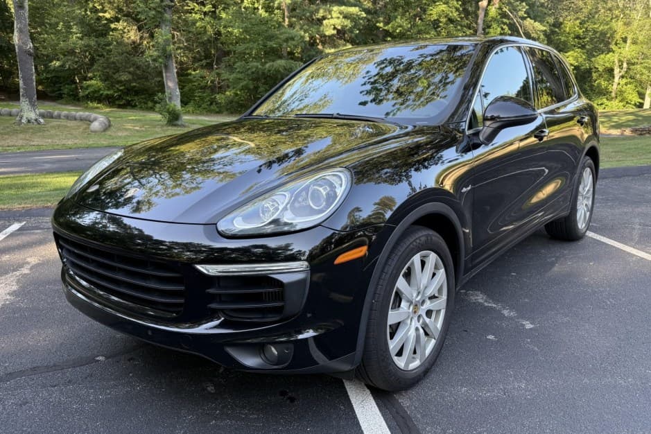 2015 Porsche 958 Cayenne (2011-2018) sold for $15,750