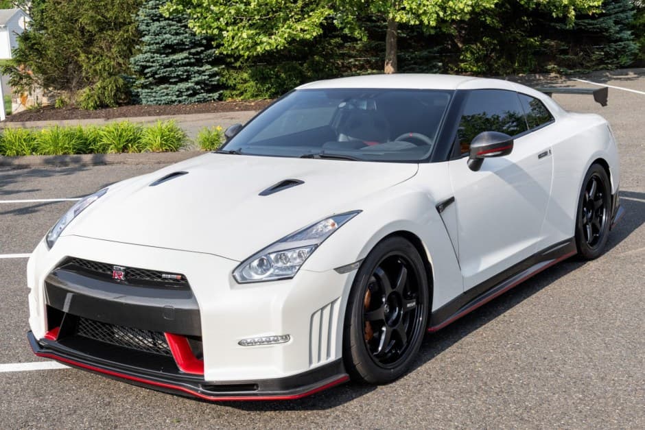 2015 Nissan GT-R R35 sold for $121,212