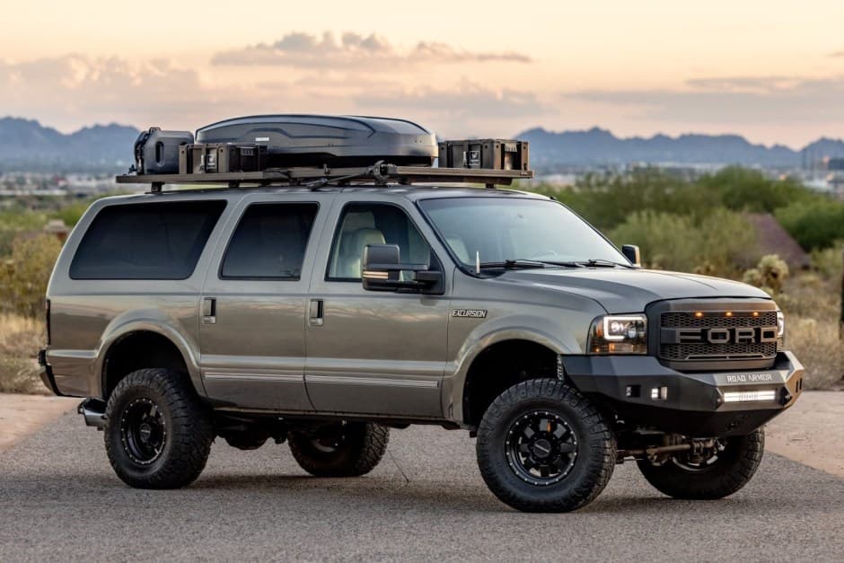 2005 Ford Excursion sold for $33,000