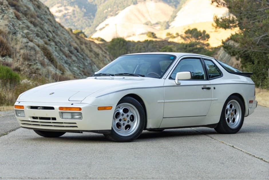 1986 Porsche 944 Turbo sold for $20,250