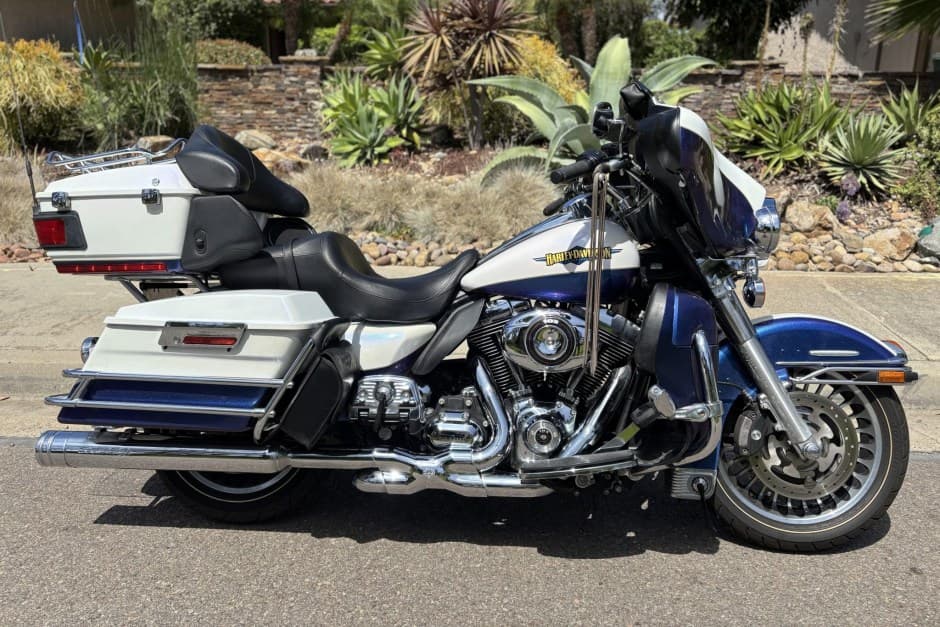 2010 Harley-Davidson Touring sold for $6,100