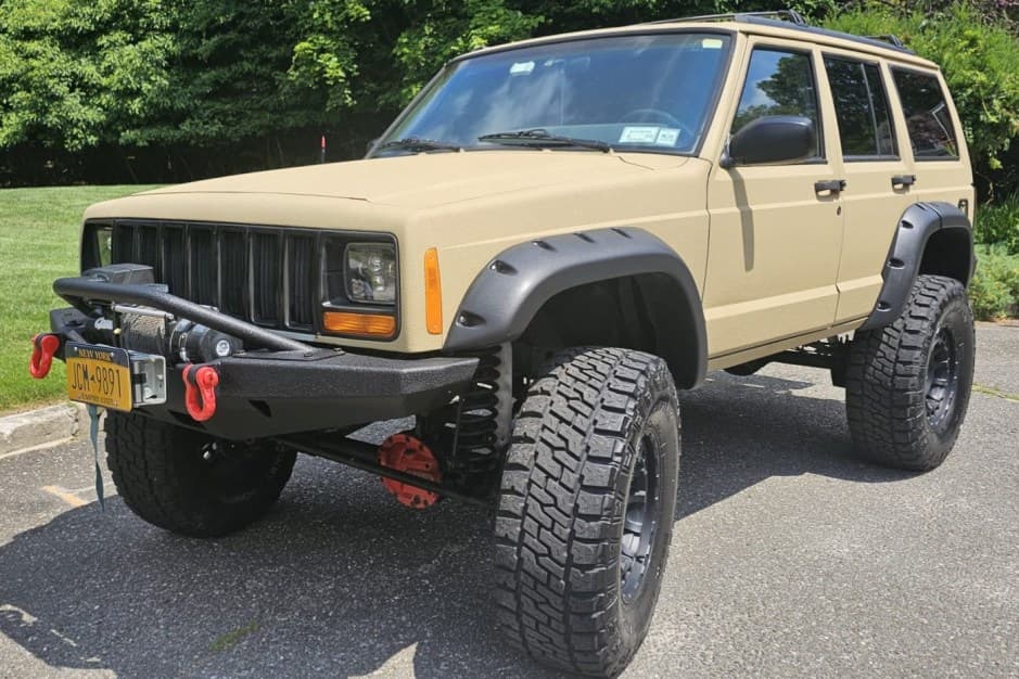 1998 Jeep XJ Cherokee sold for $9,600