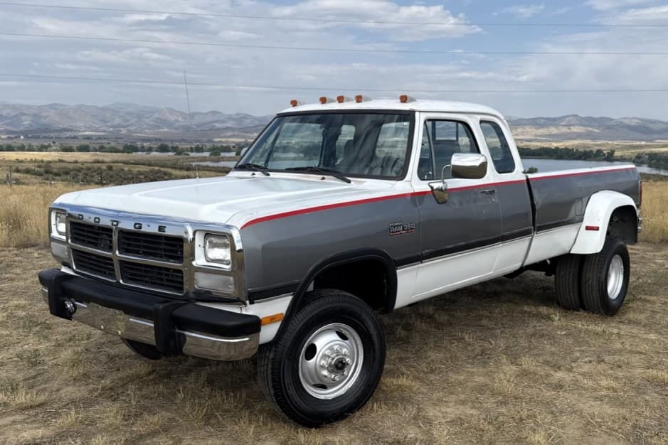 1993 Dodge Ram (1981-1993) sold for $28,250