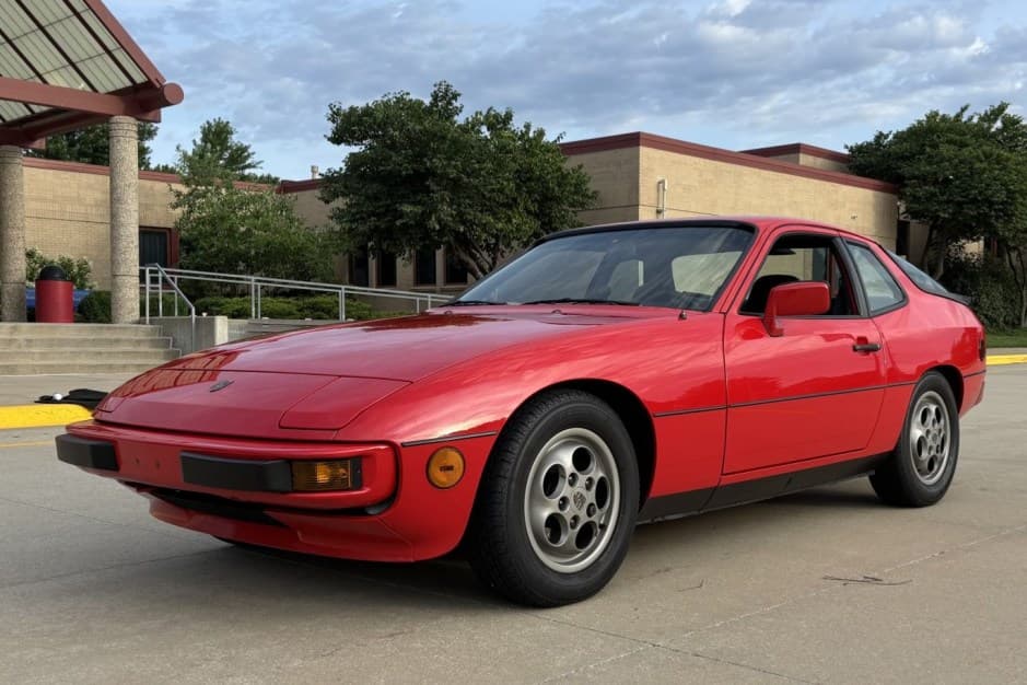 1987 Porsche 924 sold for $13,750