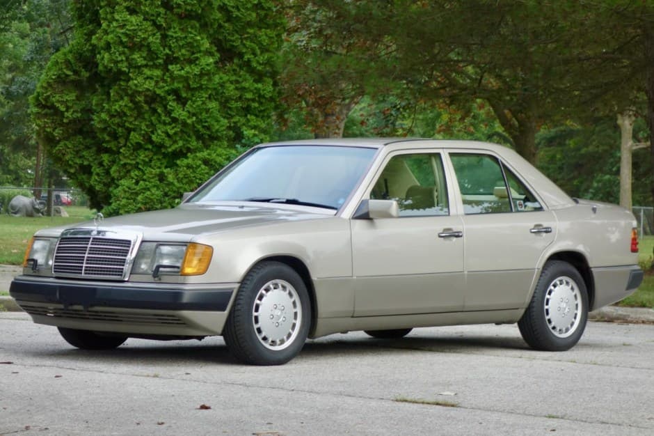 1991 Mercedes-Benz W124 E-Class sold for $16,250