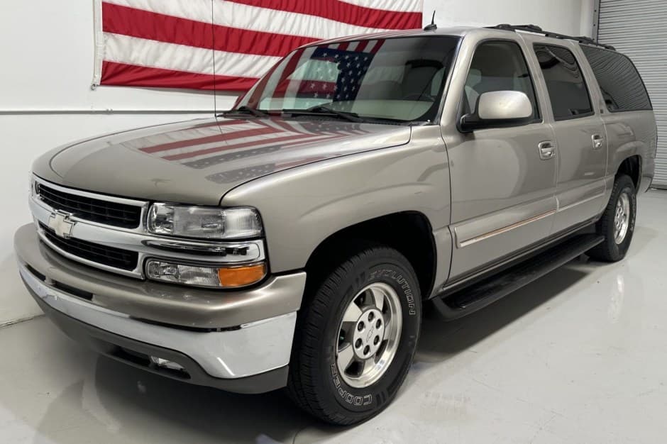 2003 Chevrolet Suburban (GMT800 2000-2006) sold for $10,250