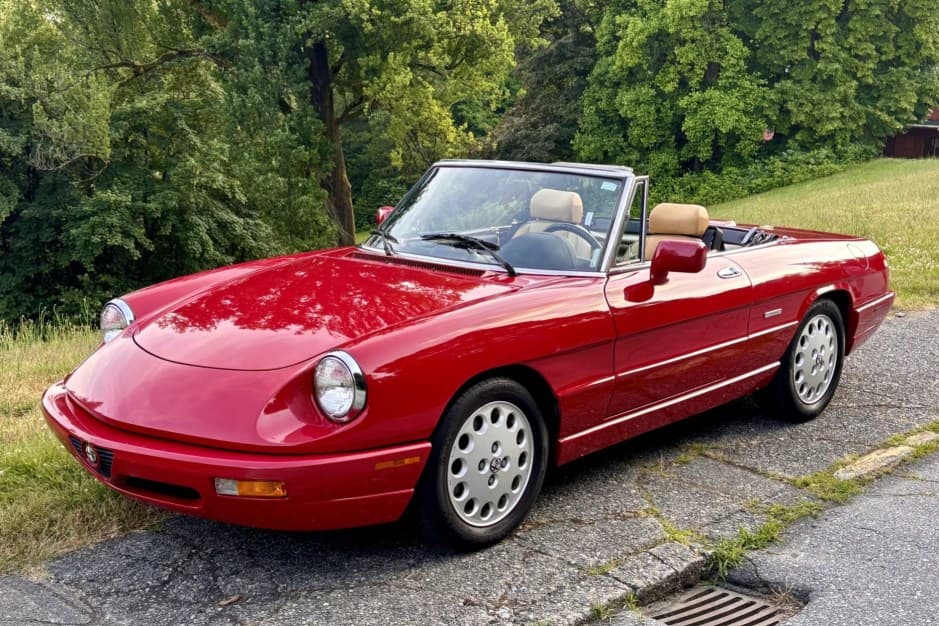 1991 Alfa Romeo 105/115 Spider Series 4 sold for $15,000