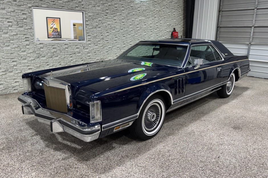 1979 Lincoln Continental Mark V (1977-1979) sold for $22,200
