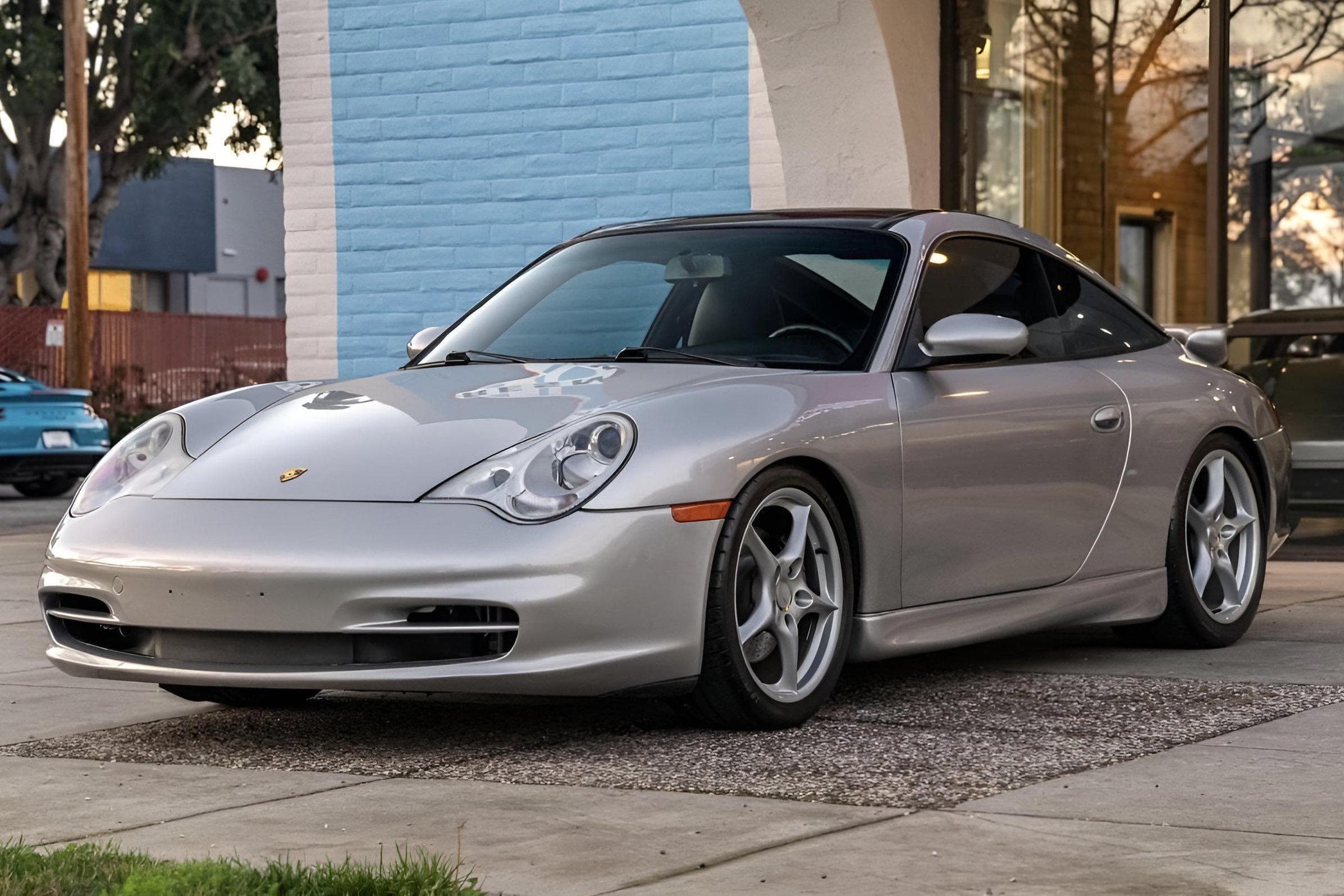 2002 Porsche 996 911 sold for $32,250
