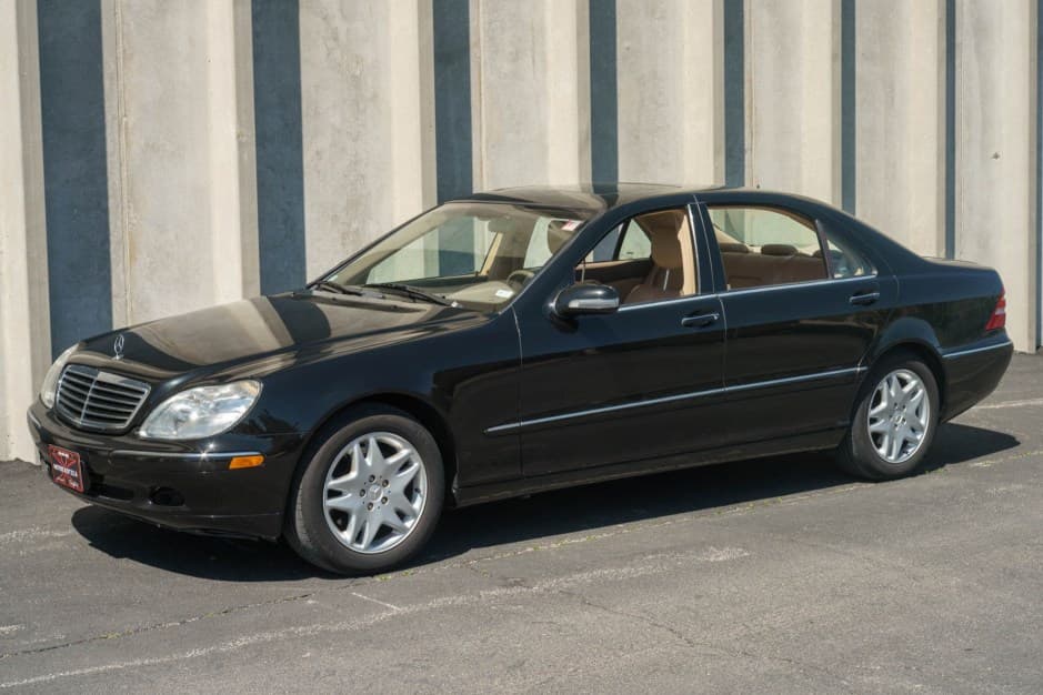 2000 Mercedes-Benz W220 S-Class sold for $5,700