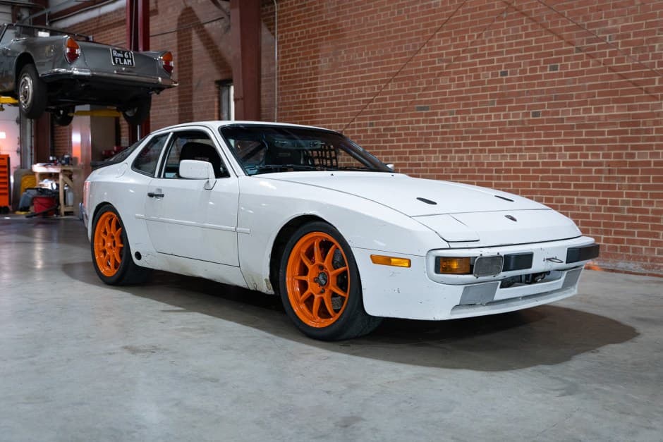 1984 Porsche 944 sold for $15,806