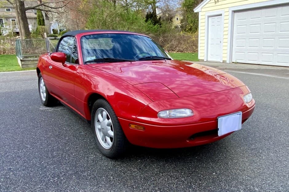 1990 Mazda NA MX-5 Miata sold for $14,000