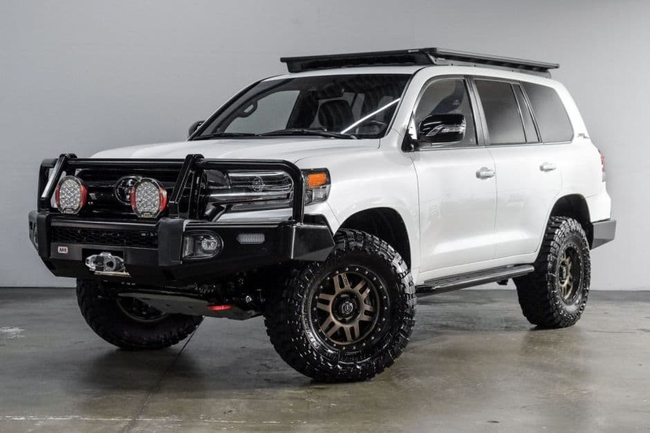 2020 Toyota Land Cruiser 200-Series sold for $86,550
