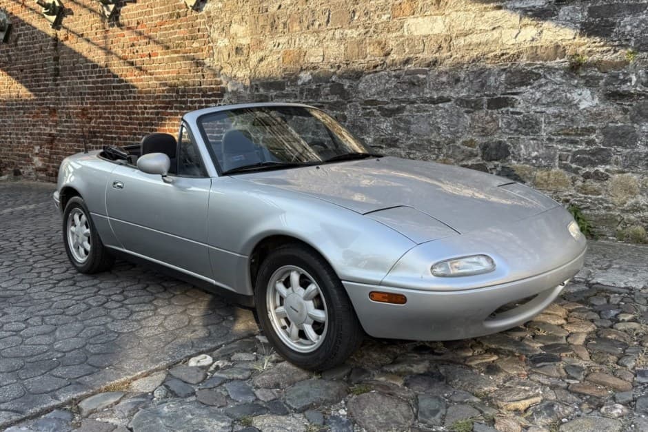 1991 Mazda NA MX-5 Miata sold for $7,500