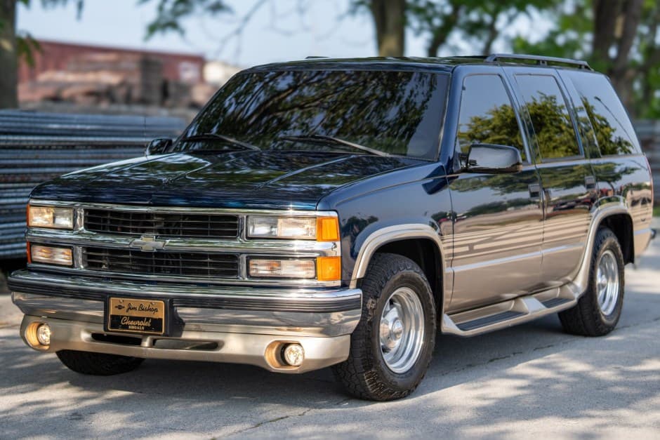 1999 Chevrolet Tahoe GMT400 sold for $10,500