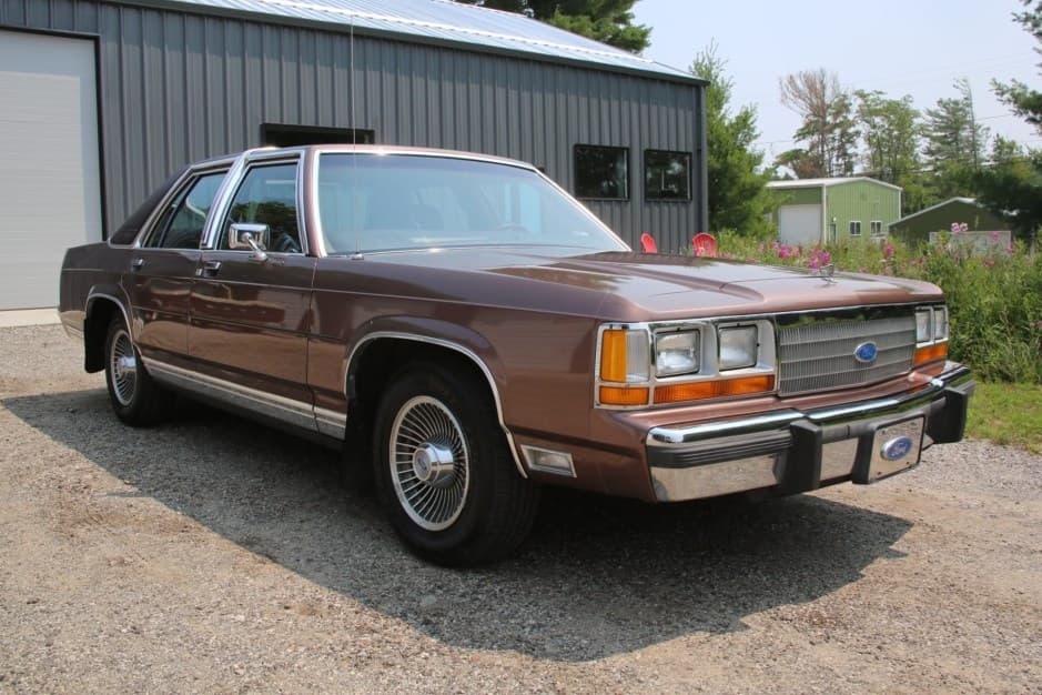 1989 Ford Crown Victoria sold for $6,100