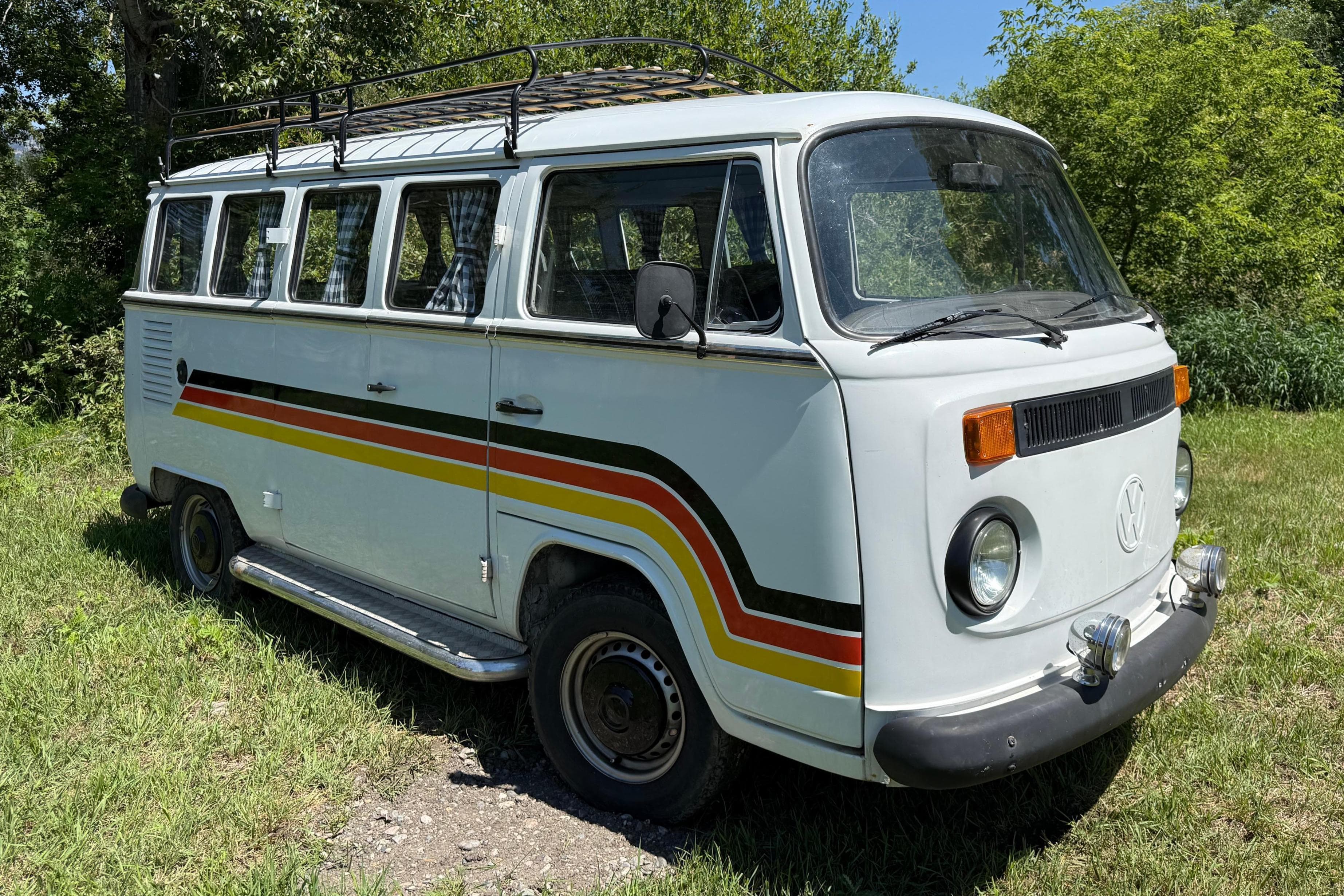 1996 Volkswagen Bus sold for $10,000