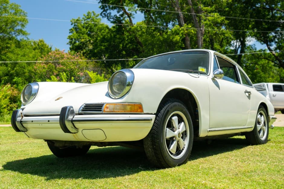 1968 Porsche SWB 911 (1965-1968) sold for $30,911
