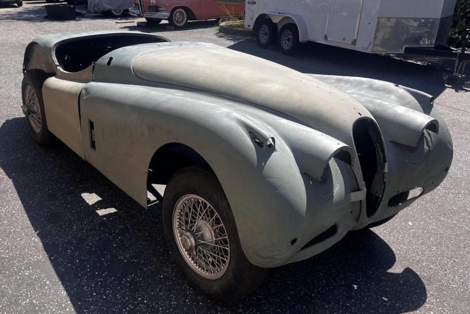 1955 Jaguar XK140 sold for $8,700