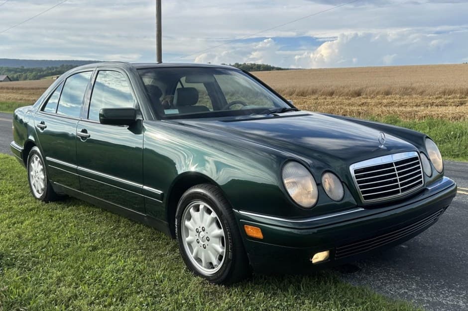 1998 Mercedes-Benz W210 E-Class sold for $11,001