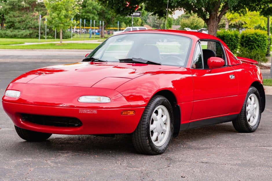 1990 Mazda NA MX-5 Miata sold for $12,250