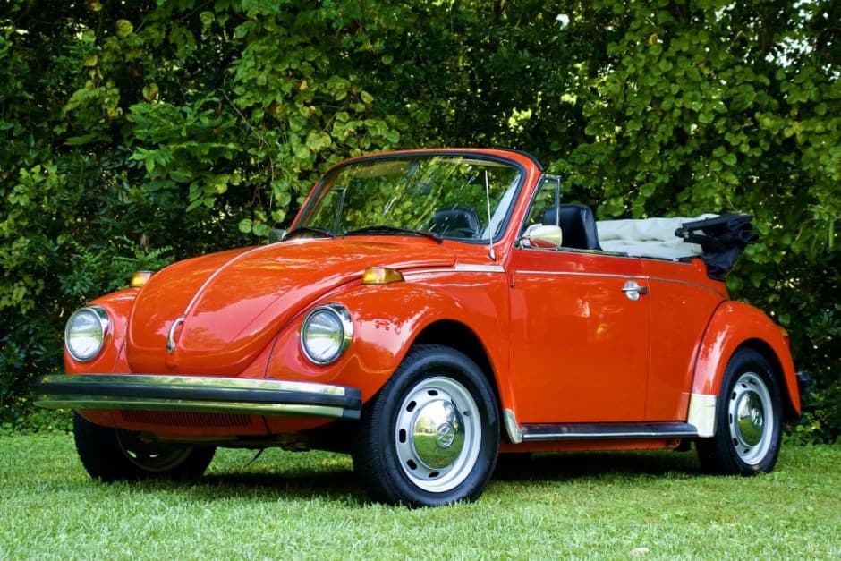 1976 Volkswagen Super Beetle sold for $9,100