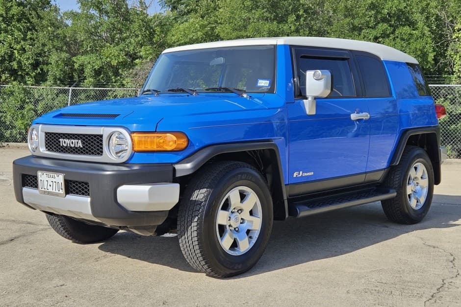 2007 Toyota FJ Cruiser sold for $31,500