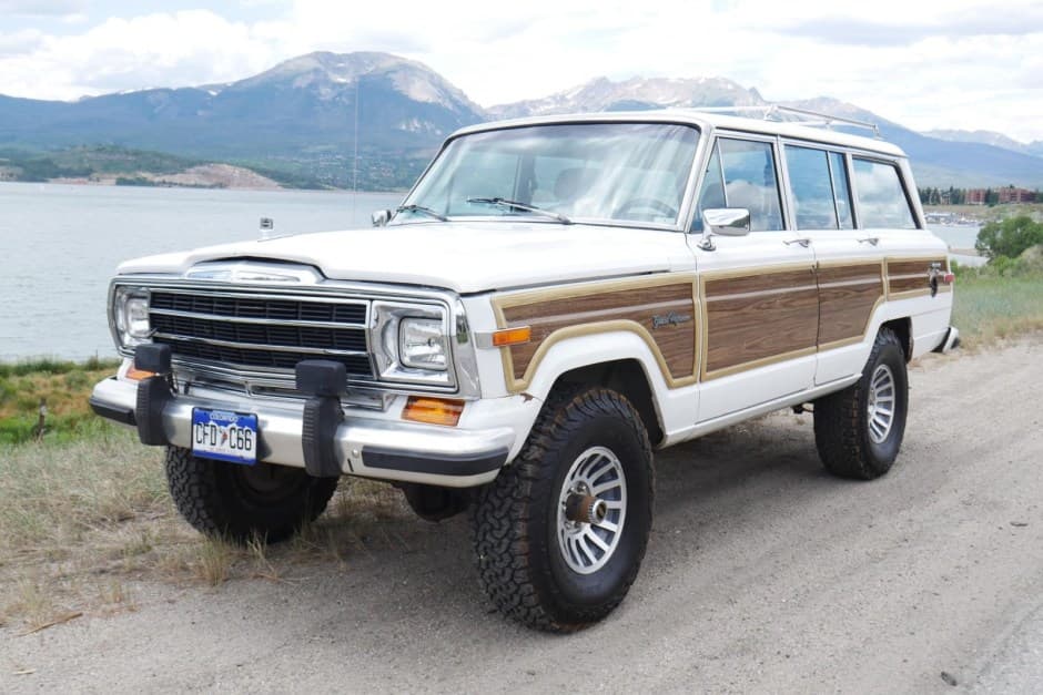1989 Jeep SJ Grand Wagoneer sold for $16,250