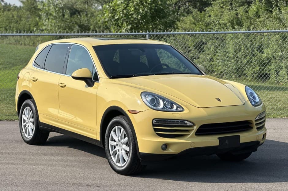 2011 Porsche 958 Cayenne (2011-2018) sold for $14,000