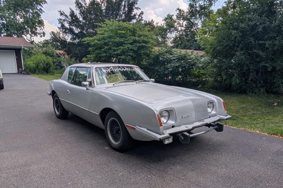 1977 Studebaker Avanti sold for $6,500