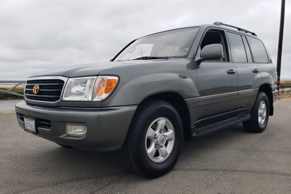1999 Toyota Land Cruiser 100-Series sold for $30,250