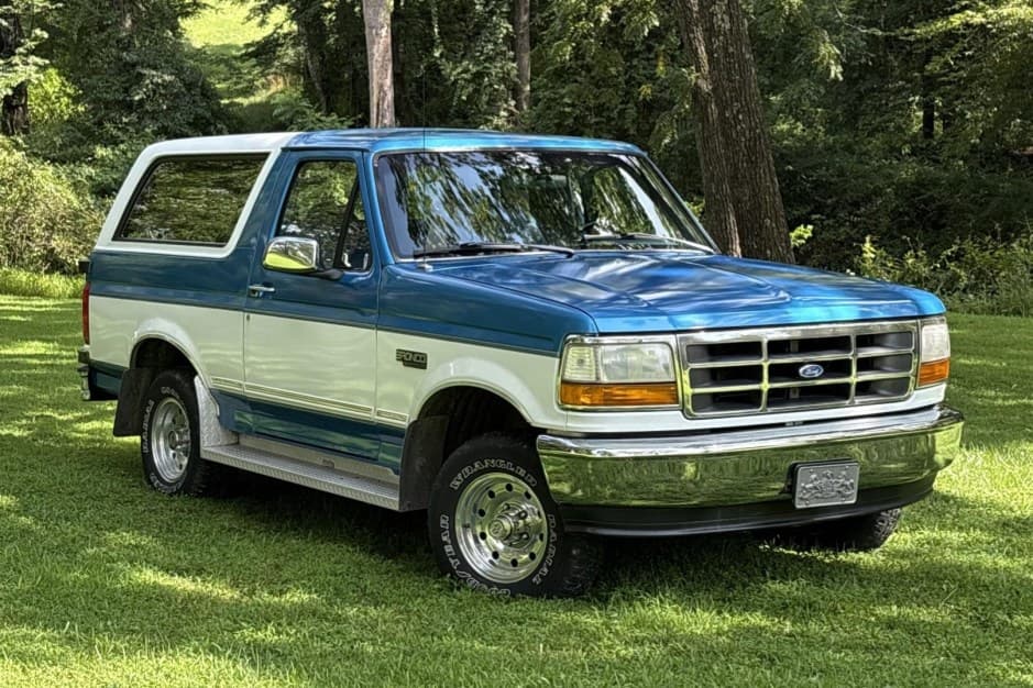 1995 Ford Bronco 4th-5th Generations 1987-1996 sold for $9,500