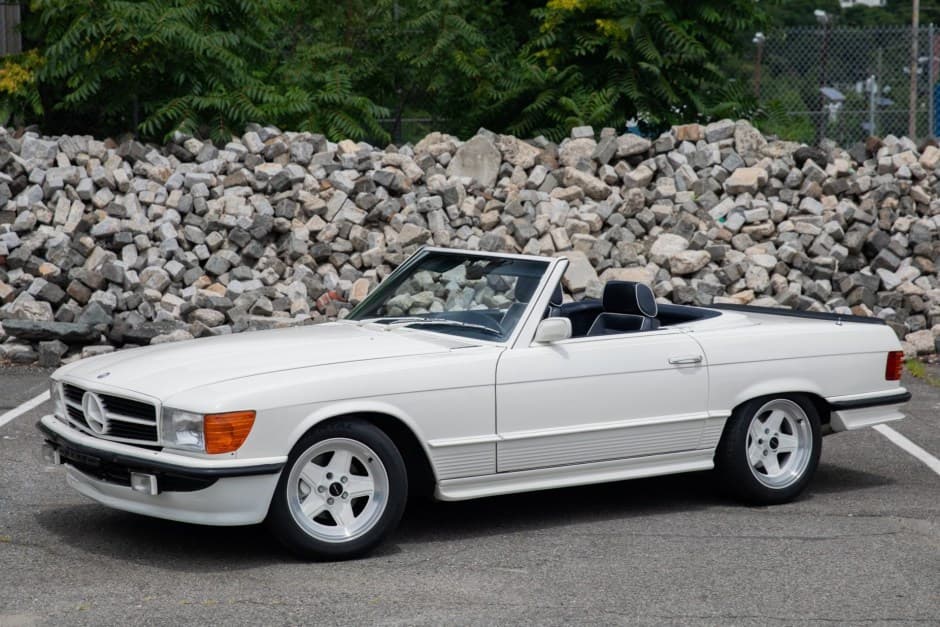 1972 Mercedes-Benz R107 SL sold for $27,111