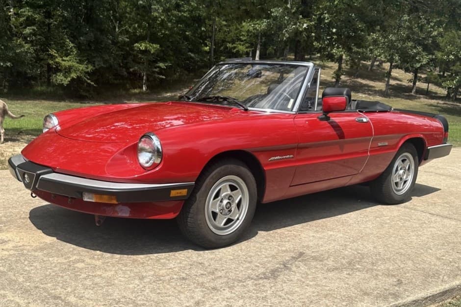 1989 Alfa Romeo 105/115 Spider Series 3 sold for $6,800
