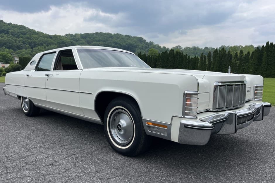 1976 Lincoln Continental (1970-1979) sold for $10,050