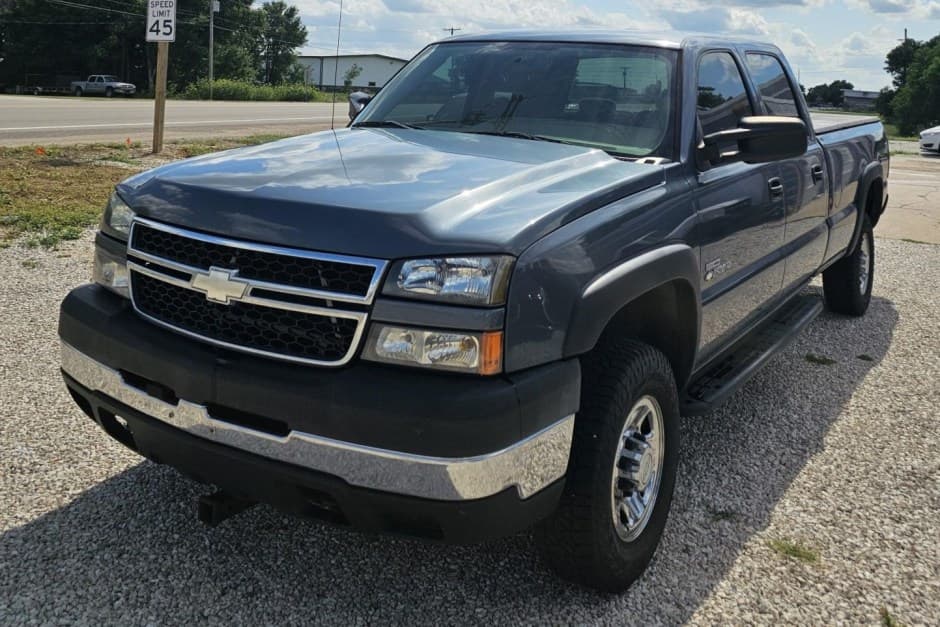 2006 Chevrolet Silverado GMT800 Heavy Duty (2000-2007) sold for $19,500